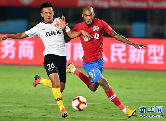 包含河北华夏幸福主场大胜河南建业，提升排名的词条